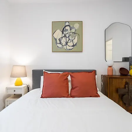 Апартаменты Cozy And Confy First Floor, Ace Location, 2 Bedrooms Лиссабон