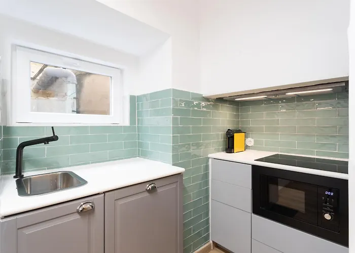 Cozy And Confy First Floor, Ace Location, 2 Bedrooms Apartment