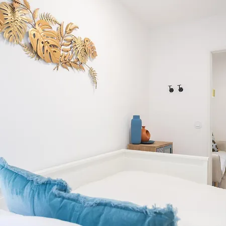 Cozy And Confy First Floor, Ace Location, 2 Bedrooms * Лісабон