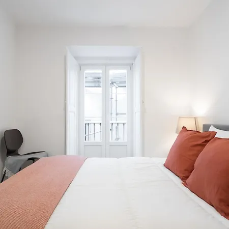 Cozy And Confy First Floor, Ace Location, 2 Bedrooms Лісабон