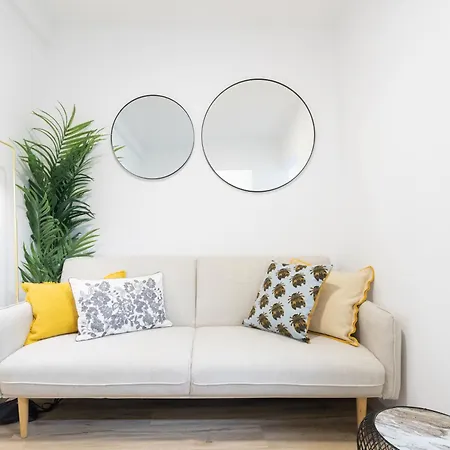 Cozy And Confy First Floor, Ace Location, 2 Bedrooms Апартаменти *