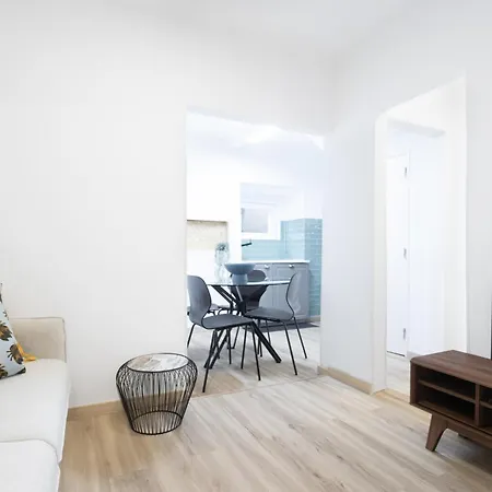 Apartment Cozy And Confy First Floor, Ace Location, 2 Bedrooms *